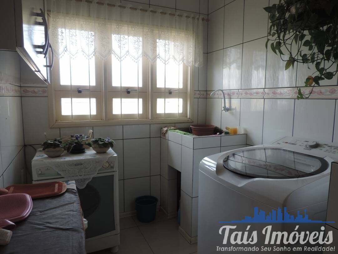 Casa à venda com 3 quartos, 250m² - Foto 11