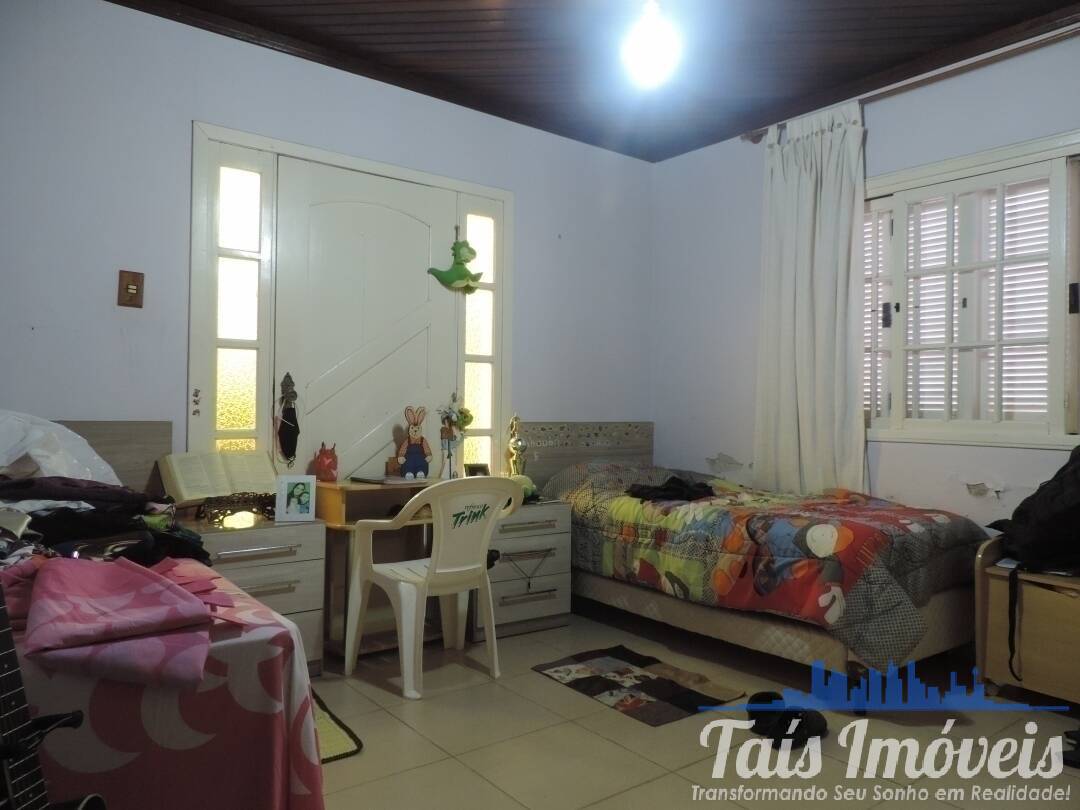 Casa à venda com 3 quartos, 390m² - Foto 3